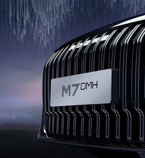 上汽荣威M7 DMH,前劳斯莱斯设计师