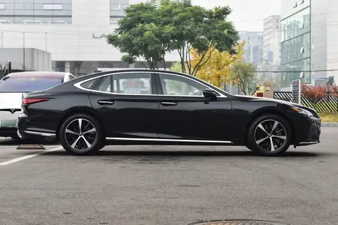 雷克萨斯LS 500h 选购：4 个版本怎么选？看场景花对钱