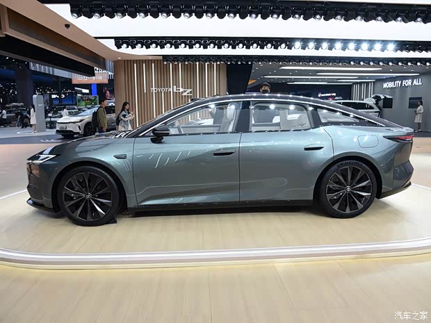 2025广州车展：广汽丰田铂智7亮相 搭华为鸿蒙座舱 20万级产品
