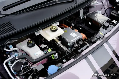 90秒换电/500km续航，能去远方的代步纯电小车！试驾埃安UT super