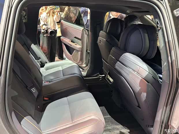 2025广州车展：广汽丰田铂智7亮相 搭华为鸿蒙座舱 20万级产品