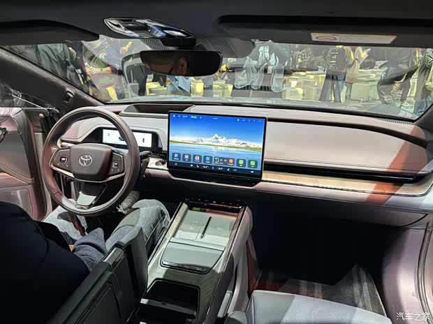 2025广州车展：广汽丰田铂智7亮相 搭华为鸿蒙座舱 20万级产品