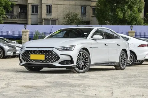 黑马逆袭+巨头下滑！10月新能源轿车销量榜大洗牌