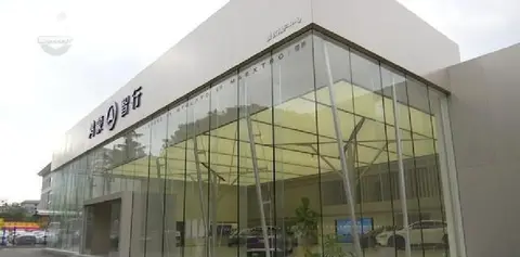 新车送修却被烤坏？车主倒贴10万的离谱遭遇！