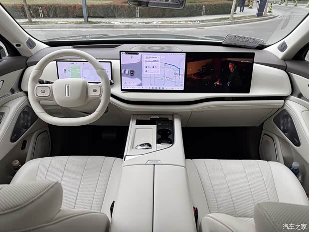 限时售27.58万起 VLA大模型六座插混SUV 魏牌蓝山智能进阶版上市