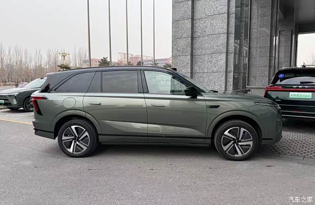 限时售27.58万起 VLA大模型六座插混SUV 魏牌蓝山智能进阶版上市