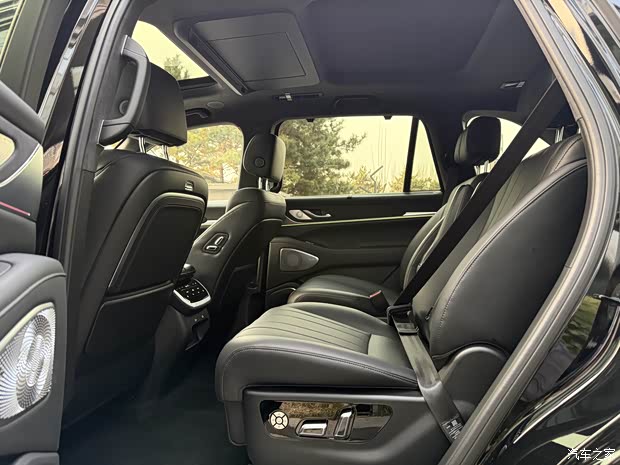 限时售27.58万起 VLA大模型六座插混SUV 魏牌蓝山智能进阶版上市